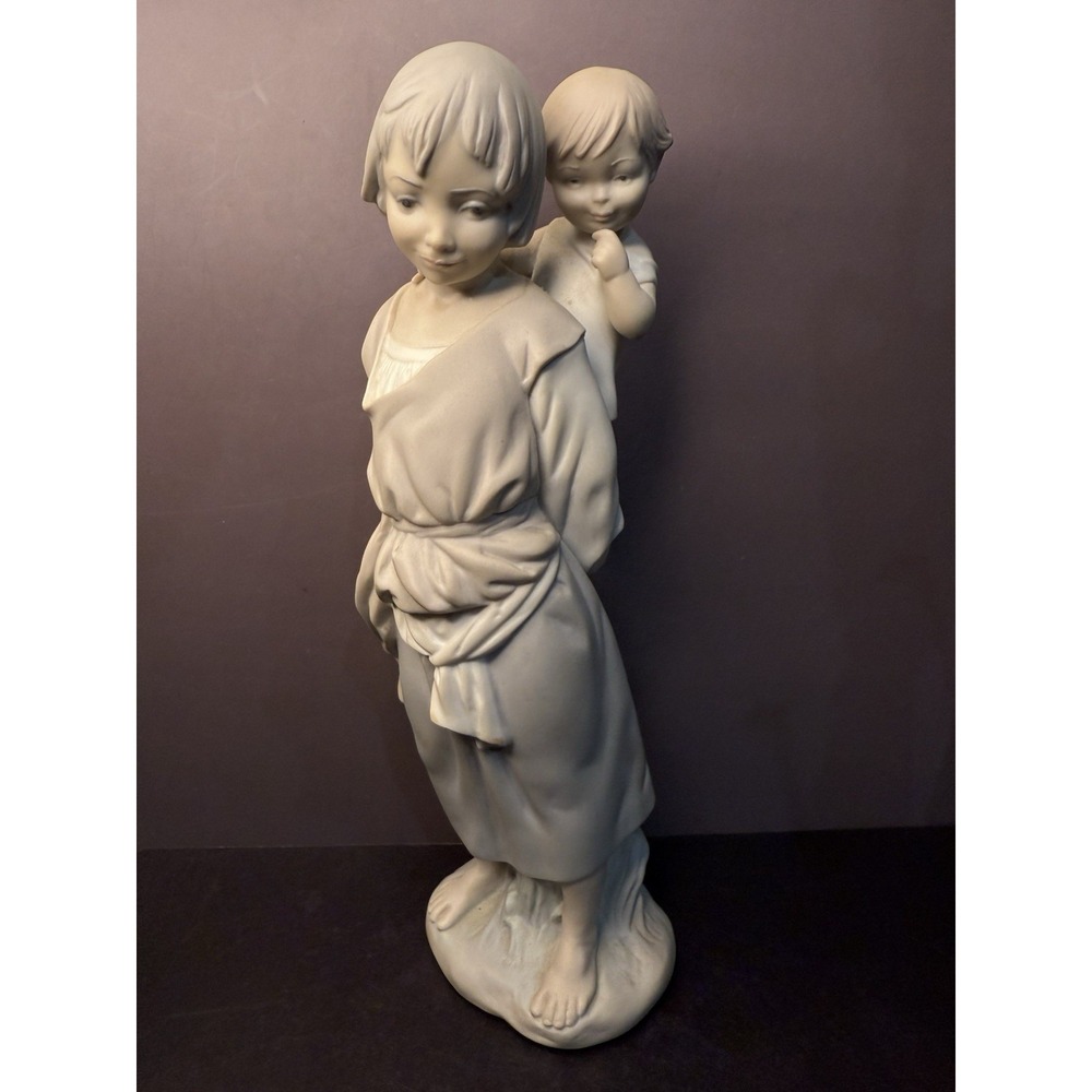 LLADRO #4800 "GYPSY WITH BROTHER" 9.5"